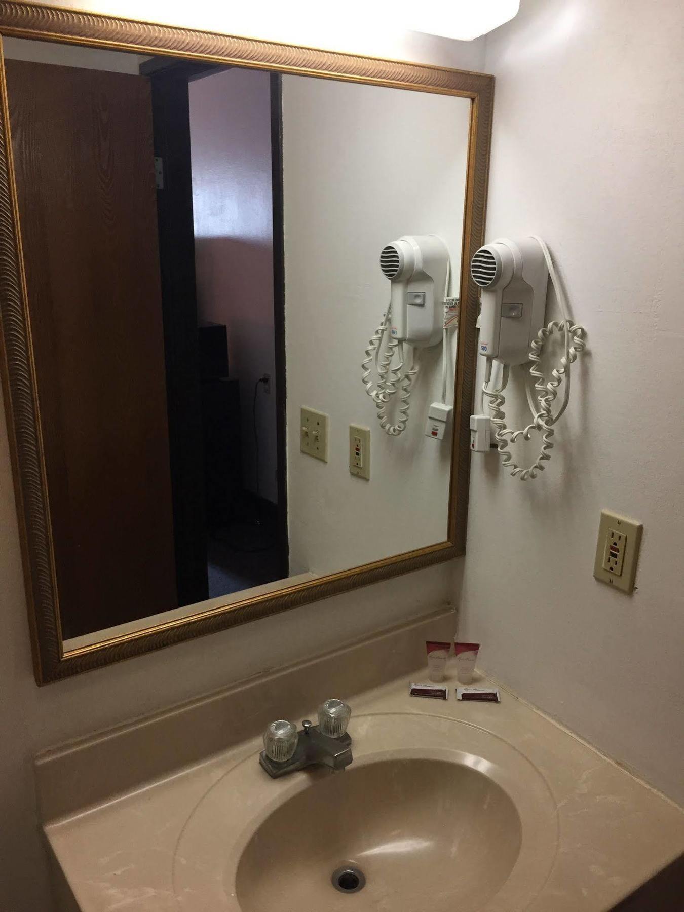 Luxury Inn & Suites Линкълн Екстериор снимка